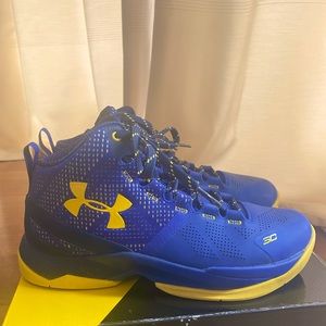 Under Armour, Stephen Curry Boys Shoe. Size 5.5